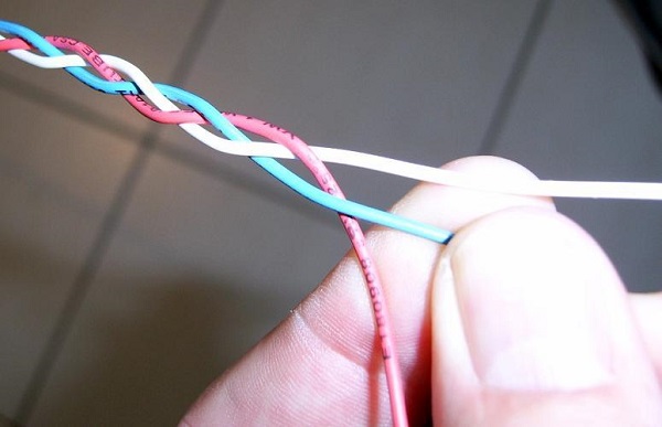 Braiding-Cables-Before-Termination-Audiopolitan