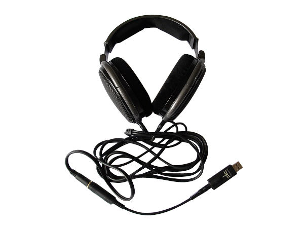 AudioQuest-DragonFly-V1.2-USB-DAC-Connected-To-The-Sennheiser-HD650-Headphones-Audiopolitan